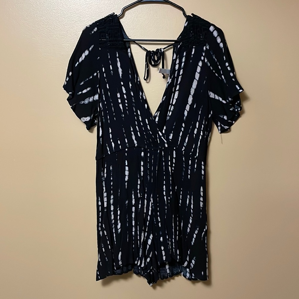 Black and Tan Short Sleeve Romper, L